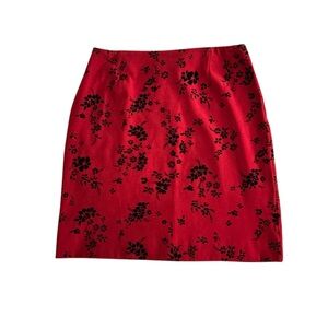 Casual Corner Mini Skirt Floral Red and Black Size 2 Petite